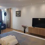 아파트 Aldira Sky Arena Nationala 부쿠레슈티